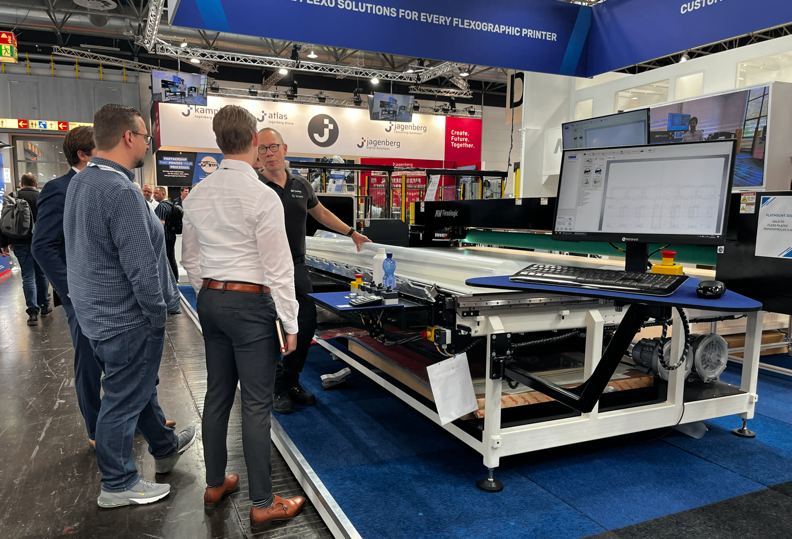 AV Flexologic Flatmount equipment showcase